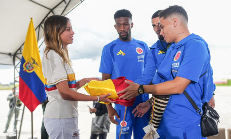 Selección de Colombia denuncia "asedio" contra sus futbolistas tras acto con Petro