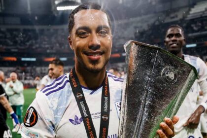 Youri Tielemans es nuevo jugador del Manchester United