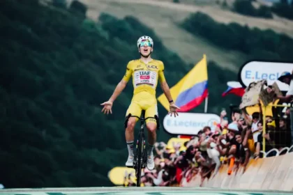 Tadej Pogacar gana la etapa 14 del Tour de Francia 2026