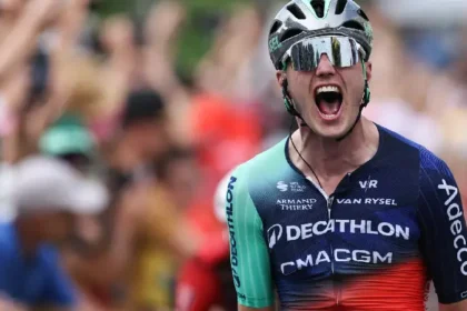 Olav Kooij gana al esprint en la etapa 5 del Tour de Francia 2026