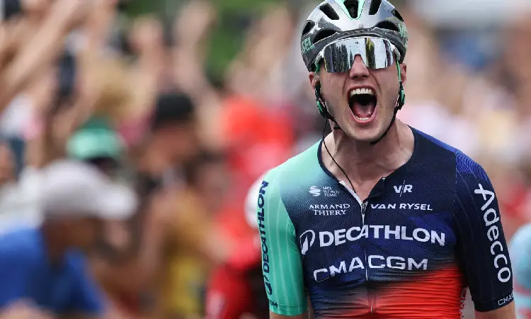 Olav Kooij gana al esprint en la etapa 5 del Tour de Francia 2026
